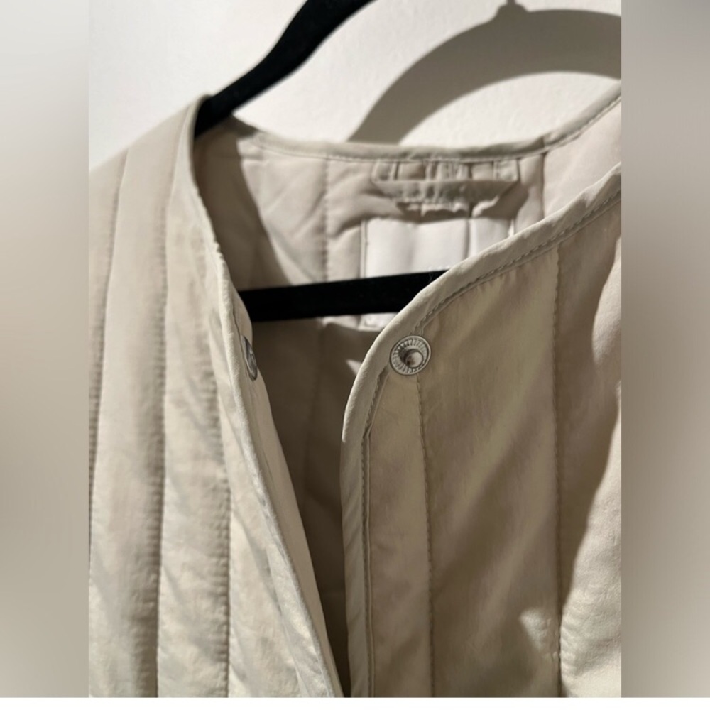 H&M • Oversized Cream Light Beige Quilted & Belted Vest - Picture 7 of 10
